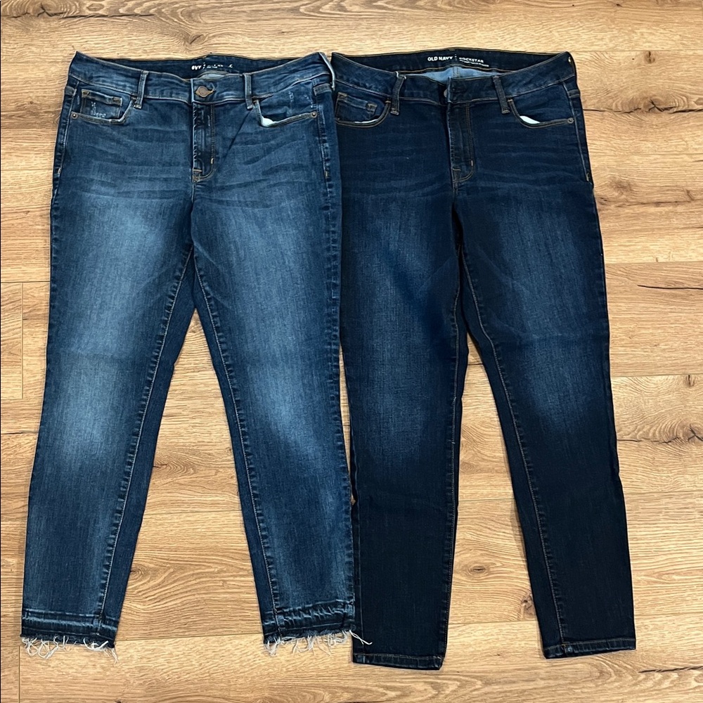 EUC 2 pairs Old Navy Rockstar Mid Rise skinny jeans